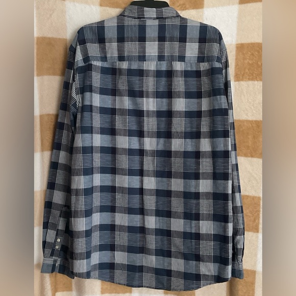 Gap Classic Fit Plaid Button Down Shirt - Picture 2 of 9
